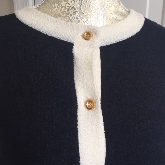 Outlander Woman Sleeveless Top in 2X - Picture 4 of 8